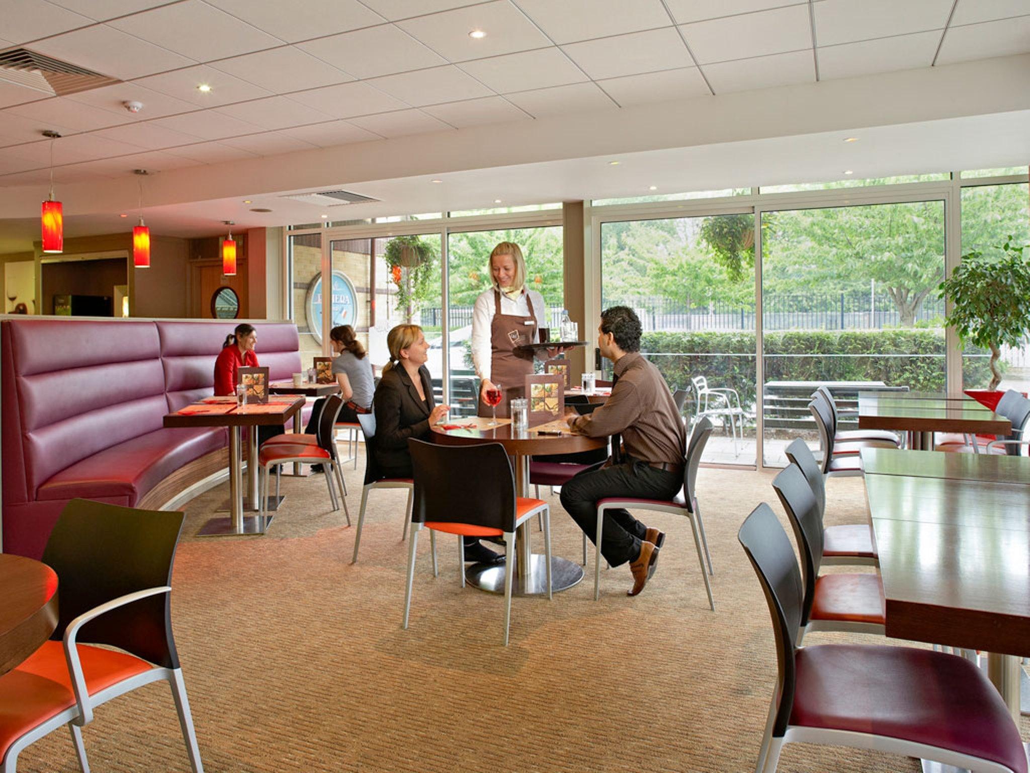 Ibis London Barking Hotel Баркинг Екстериор снимка