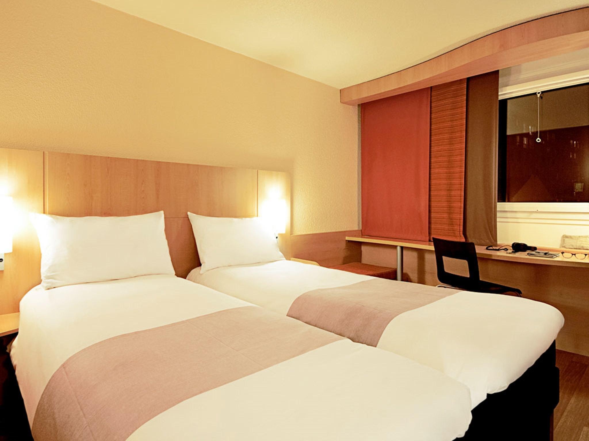 Ibis London Barking Hotel Баркинг Екстериор снимка