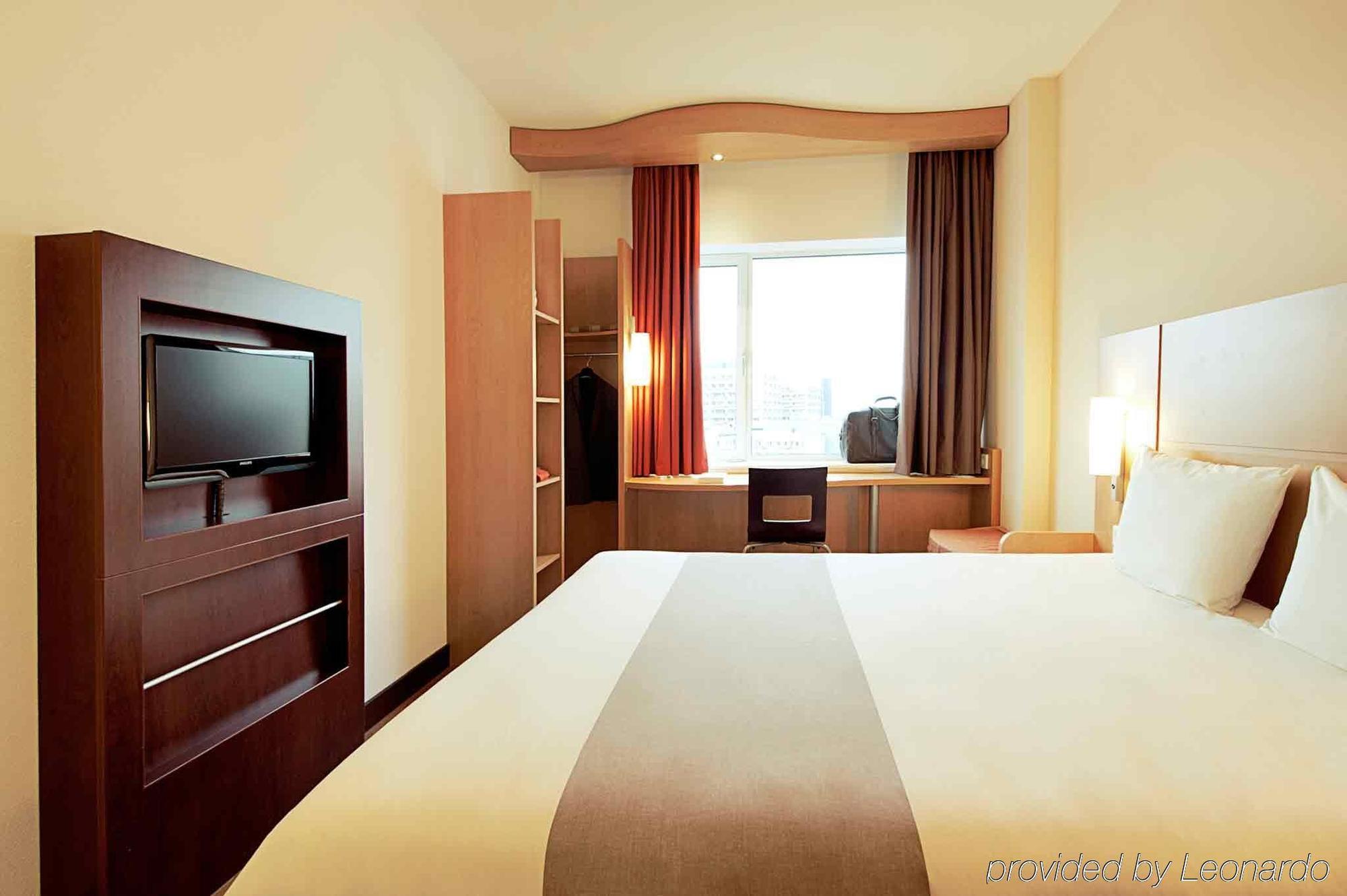 Ibis London Barking Hotel Баркинг Екстериор снимка