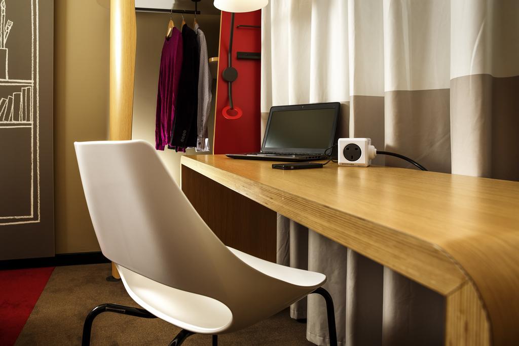 Ibis London Barking Hotel Баркинг Екстериор снимка