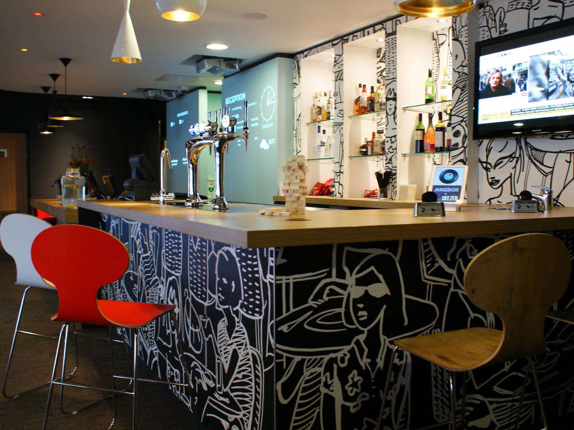 Ibis London Barking Hotel Баркинг Екстериор снимка
