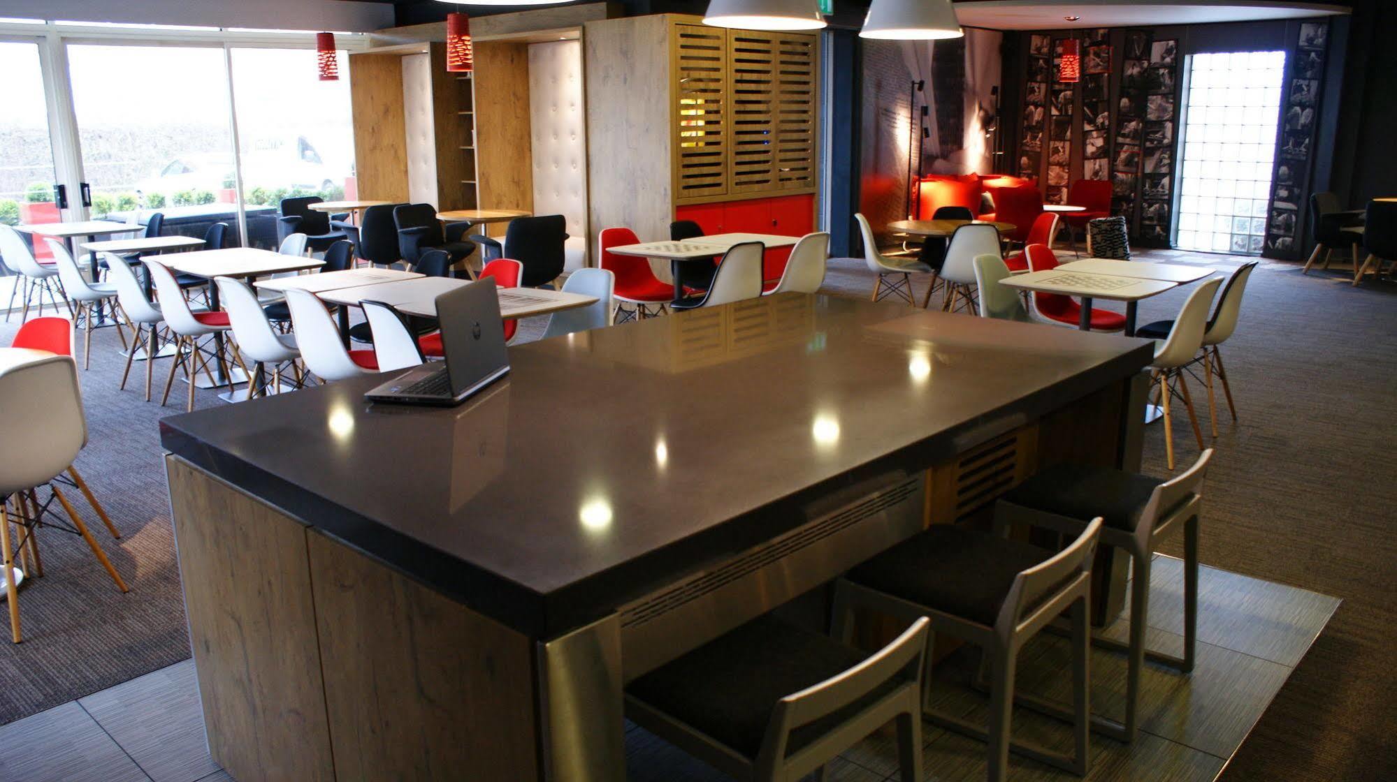 Ibis London Barking Hotel Баркинг Екстериор снимка